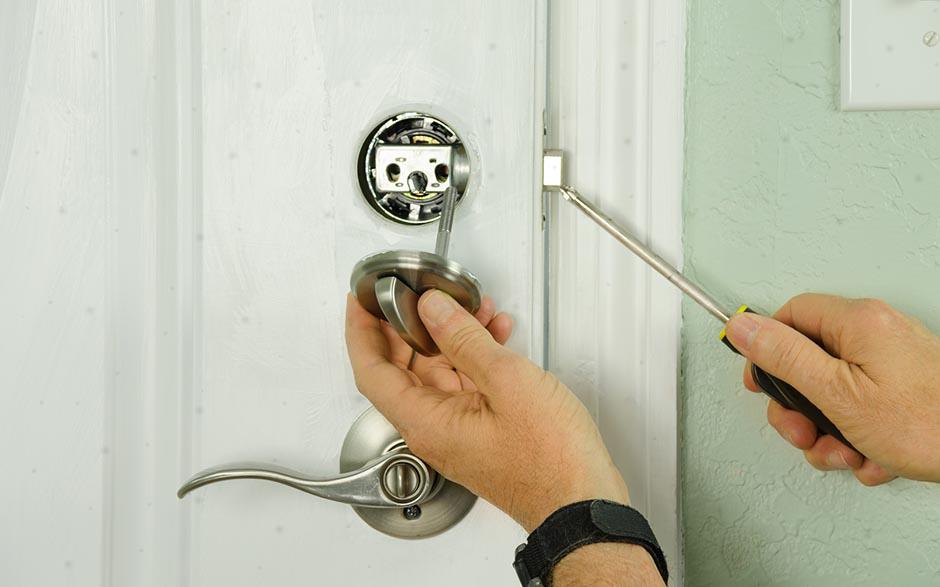 ouverture de porte claquée serrurier Romainville